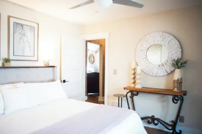 Cozy 2-bedroom pet friendly bungalow in the heart of Springfield