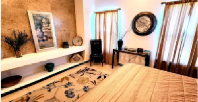 Stylish Condo w/ Pool, Near Everything