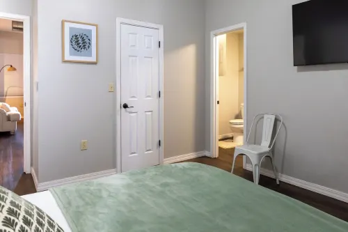 The Loft on Main. Cozy 2-bedroom apartment in Chelsea with all the amenities.