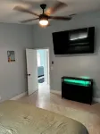 3-bedroom canal home Cape Coral with BOAT parking , HOT TUB, WiFi, AC. Hotels near Pine Island Crossing