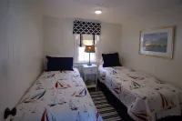 Walk to Town! Bike or Bus to Beach! Charming Cottage- Leeward- on Private Lane