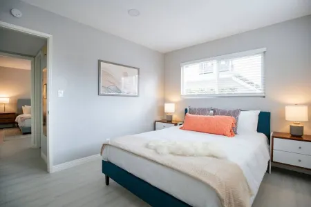 5 Mins to DT Alhambra - Homey 2BR Apt W King Bed Отели рядом с достопримечательностью «Keck School of Medicine of USC Physician Assistant Program»