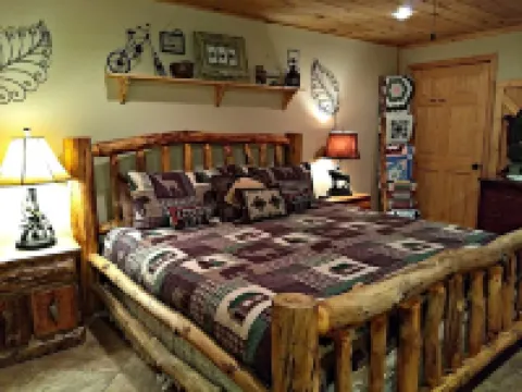 Tree  House Lodge (Real Log Mountain Paradise)