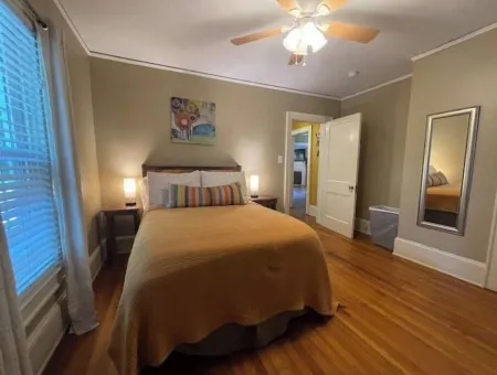 Cozy 2-bedroom bungalow in lovely Winston-Salem Отели рядом с достопримечательностью «M.C. Benton Jr. Convention Center»