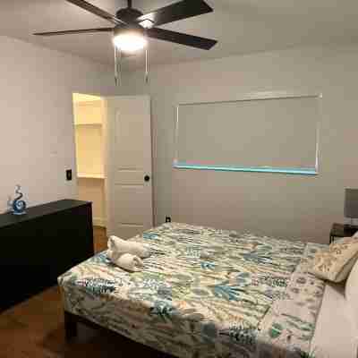 5 BR home with large patio, pool & outdoor family fun - 7 mins to LEGOLAND! Rooms