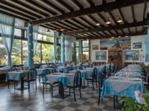 โรงแรมรีวา เอตรัสกา โรงแรมในBibbona