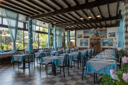 Hotel Riva Etrusca Отели рядом с достопримечательностью «Bibbona»