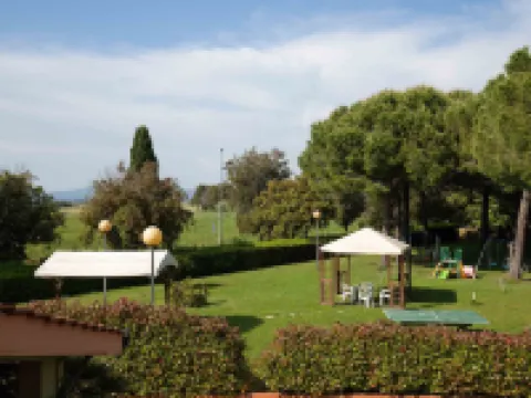 โรงแรมรีวา เอตรัสกา โรงแรมในBibbona