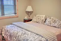 Picturesque Cabin set on 150-acre farm, 5-minute drive to Chautauqua Institute Hotels in Chautauqua County