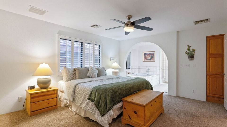 Exceptional 4 Bedroom Riverfront Home with Dock! Sleeps 16