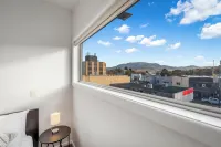 Bellerive Quay - 2 Bedroom Apartment - Free Parking - Free Wifi Hotels in Bellerive