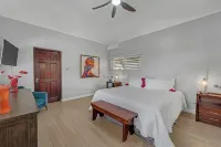 Forever Summer Gorgeous 4Bdr Villa Hotels in 