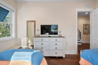 Dunedin Luxury Townhome w/ View of Gulf & Dunedin! Hotels near Honeymoon Island State Park