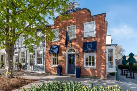 124 on Queen Hotel & Spa Отели в г. Ниагара-он-те-Лейк