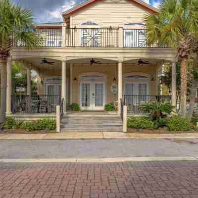 Charming 4-Bedroom Luxury Home! Private Beach + Resort Pool Hotel Exterior