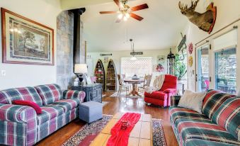 'the Treehouse' in Cherokee Village: Deck & Views