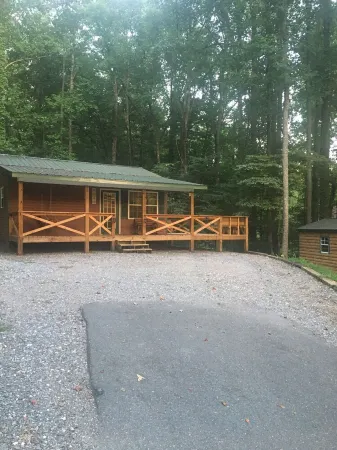 Cozy 2-bedroom cabin in charming Whittier with WiFi, AC