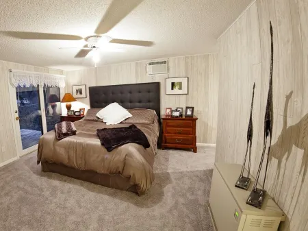 Kabekona Bay on Leech Lake. 3 miles to downtown Walker, MN. West-facing sunset!