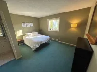 Quiet Ground Level Suite