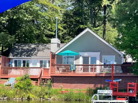Beautiful Waterfront Cottage With a HOT TUB For Your Family Getaway!