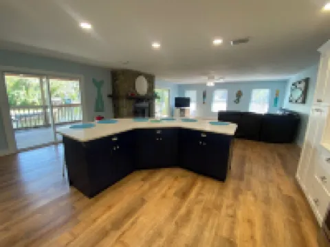 Beautiful Home Located DIRECTLY ON RIVER!!!