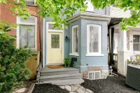 Treelined street downtown. 100 walk/transit score. Ideal for Work/Life/Family. 더퍼린 그로브 호텔