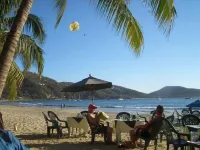 Beautiful 3 Bedroom Condo w Swimming Pool- 1 Block from Fabulous La Ropa Beach