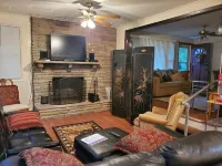 Restful on Rhody Hotel a Oak Grove