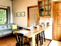Wake Up with the Birds in Monteverde – Balcony, Views & Great Location