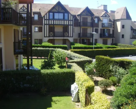 Appartement à 50 m de la mer Hotels in Ouistreham