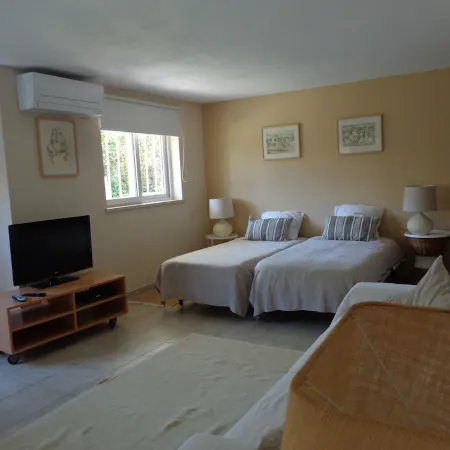 Large studio apartment in a very quiet and green area
