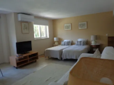 Large studio apartment in a very quiet and green area