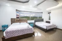 Breathtaking Views Mansion w/King Beds