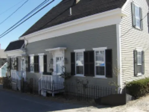 Charming West End 1 Bd 1st Fl -  Steps to Beach - With Private Parking