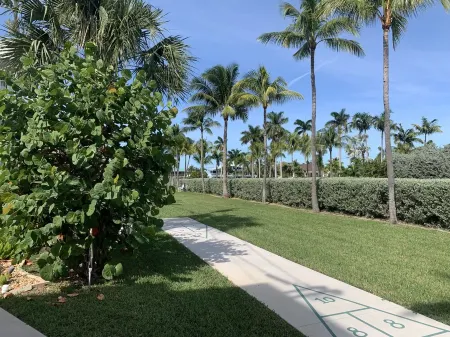 Florida keys condo steps from private beach on Atlantic Ocean and private pool