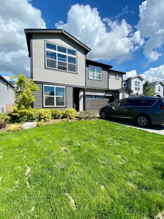 One bedroom with private bath in a quite neighborhood/shared home with owners.