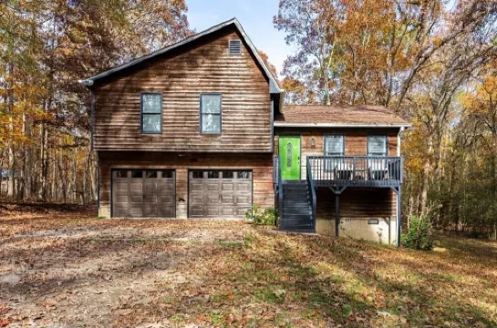 The Blissful Hideaway w/ large backyard, jacuzzi and two connecting decks