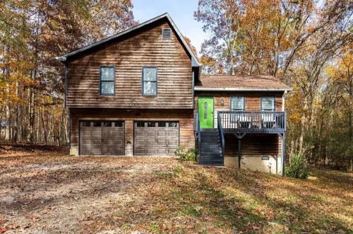 The Blissful Hideaway w/ large backyard, jacuzzi and two connecting decks