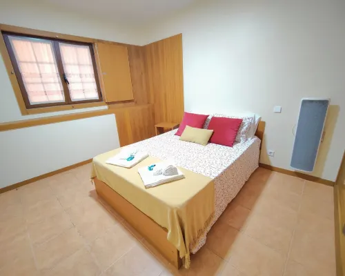 House with saltwater pool, tennis court and snooker room Hotels in Vila Verde