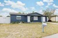 2Br Home w/ Private Pool, Fire Pit & Grill / Near Springs