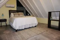 Apartment with sea view w / attic, central location, Negril