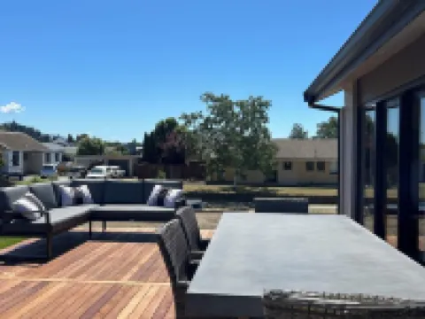 Elevated Mountain Views on Waenga Hotels in Cromwell
