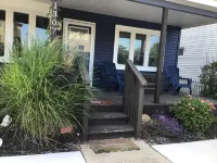 The Salty Air Retreat! Hear the Surf! Oceanview. Walkable.. Steps to the Beach.