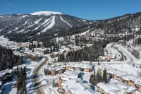 Cozy retreat. Ski in/Ski out. Private Hot Tub.