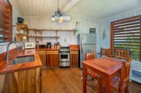 Oceanview Bird's Nest Studio at Paradise Point Hotel di First Bight