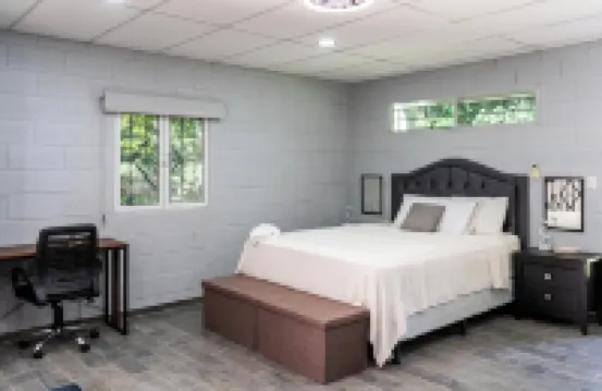 Charming 3-bedrooms house with AC, WiFi in La Libertad 15 Minutes from Airport Hotels in 