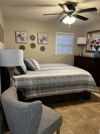 Pretty in Blue (3 day min stay)