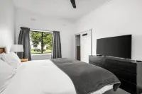 3-bed Beach House and 1-bed self-contained Barn in St Leonards