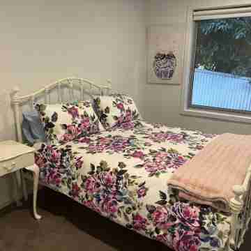 Modern Dog Friendly Townhouse by the beach Rooms