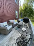Island Home Minutes Away from beaches, hiking, kayaking, or seaside dining